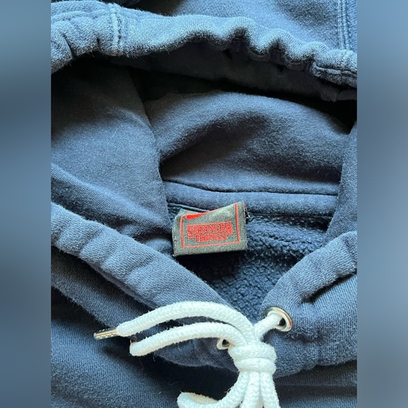 Nike Stranger Things Hawkins High Phys Ed Blue Hoodie Mens Size Large CQ3655-419 - Picture 6 of 8